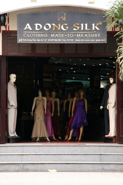 Terzi mağazası Hoi bir şehir merkezi Vietnam — Stok fotoğraf
