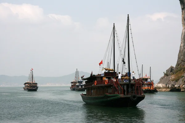 Залив Халонг (UNESCO), Вьетнам — стоковое фото