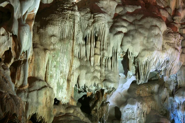 ハロン湾 (ユネスコ)、ベトナムの洞窟 — ストック写真