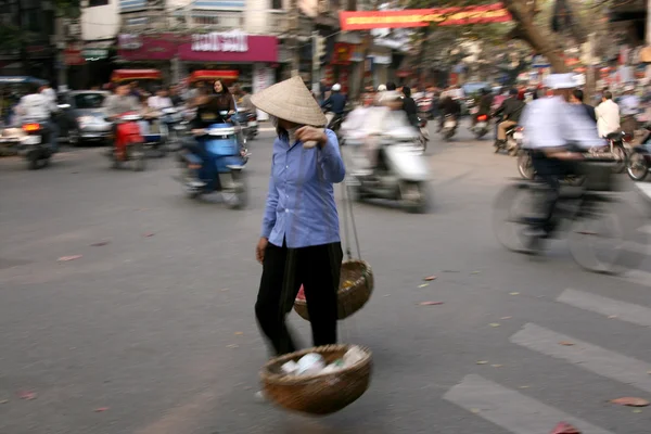 Ruchliwych ulicach Hanoi, Wietnam — Zdjęcie stockowe