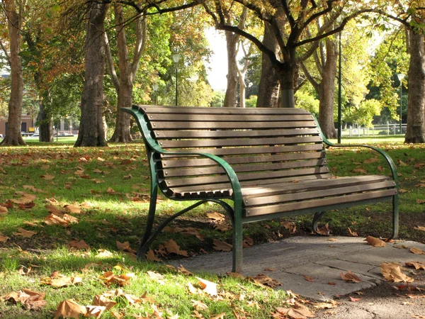 Bench - Carlton Gardens, Melbourne, Australia — Fotografie, imagine de stoc