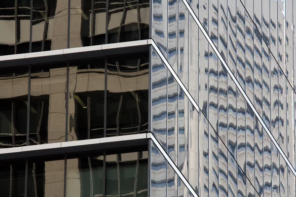 Reflexión en la ventana de la oficina - Sydney, Australia — Foto de Stock