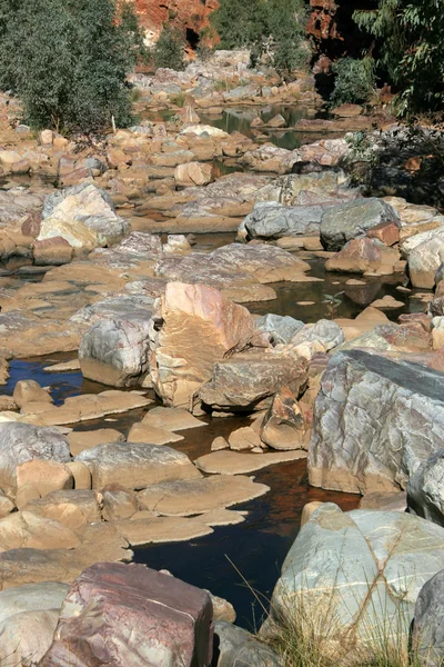 River - ormiston gorge, australien — Stockfoto