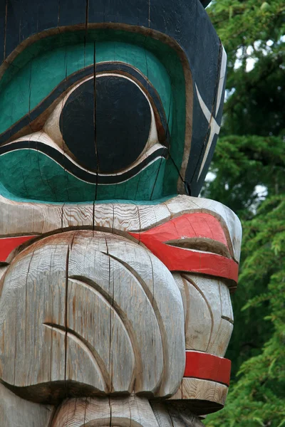 Totem pole - butchart tuinen, victoria, bc, canada — Stockfoto