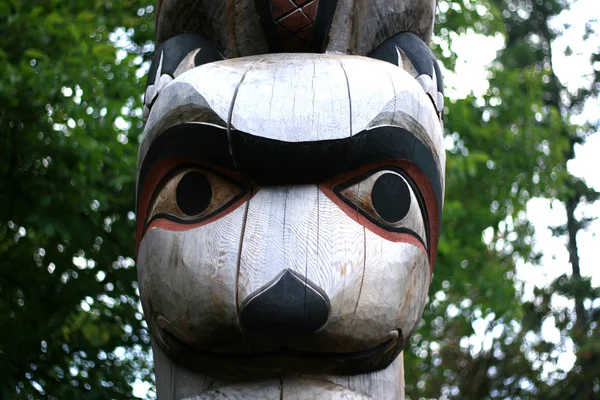 Totem Pole - Butchart Gardens, Victoria, BC, Canadá — Fotografia de Stock