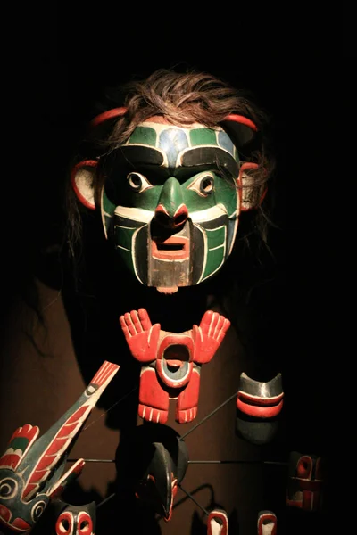 Wooden Carving - Royal BC Museum, Victoria, BC, Canada — Stock Photo, Image