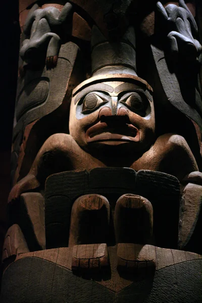 Totem pole - Museo a.c. reale, victoria, bc, canada — Foto Stock