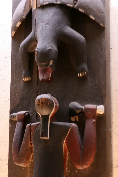 Totem pole - muzeum antropologie, vancouver, bc, Kanada — Stock fotografie