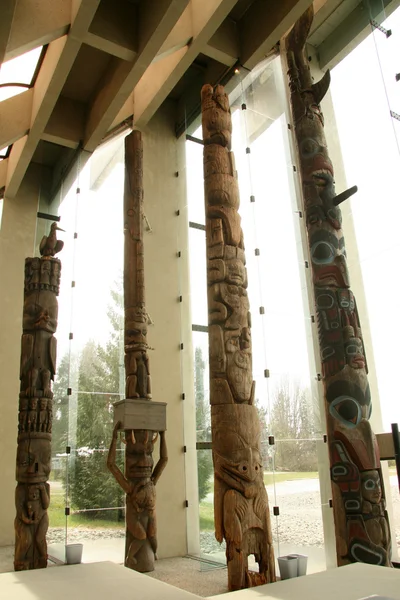 Totem pole - museet av antropologi, vancouver, bc, Kanada — Stockfoto