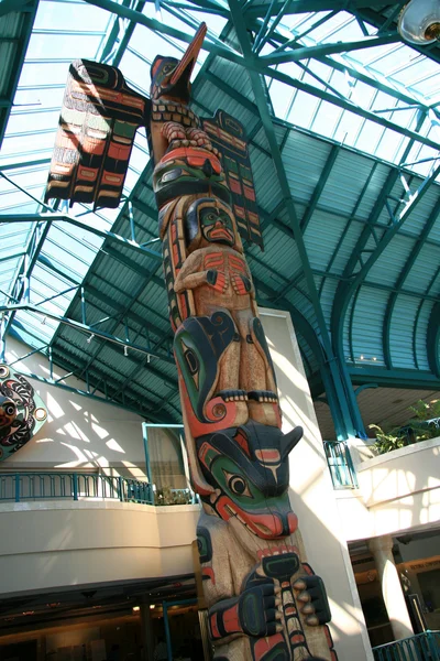 Totem pole empress Hotel, victoria, bc, Kanada — Stock fotografie