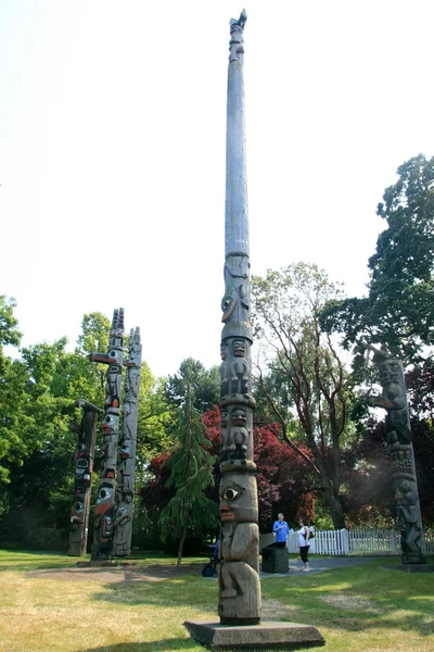 토템 기둥 썬더버드 공원, 빅토리아, bc 주, 캐나다 — 스톡 사진