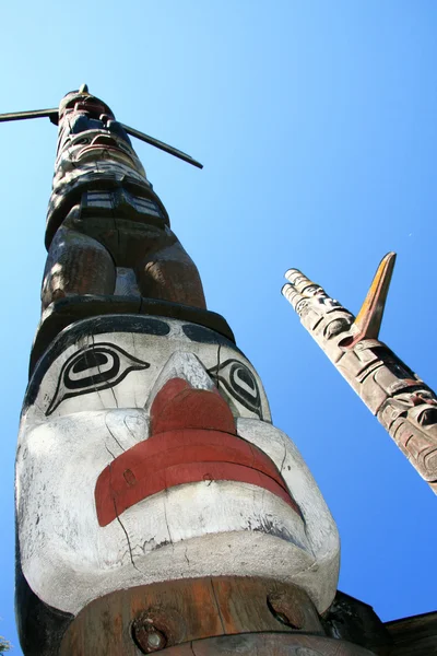Totem in Thunderbird Park, Victoria, BC, Canada — стоковое фото
