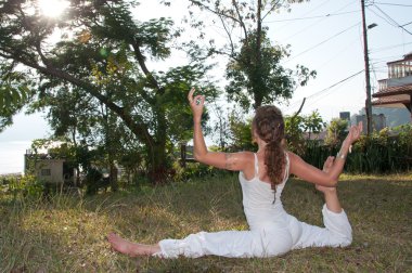 kadın yoga ustası