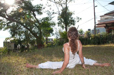 kadın yoga ustası