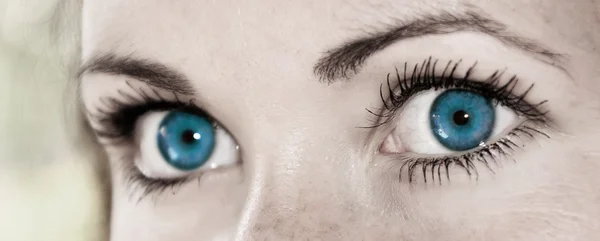 Niebieskie oczy - piękne, kobiece — Zdjęcie stockowe