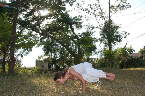 Maître de Yoga féminin — Photo