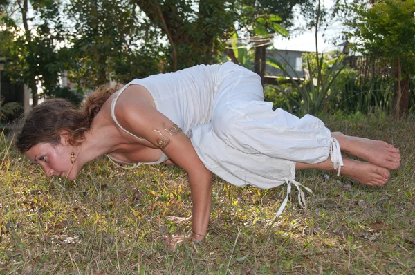 女性瑜伽大师 — 图库照片