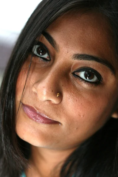 Mooie jonge Indiase dame — Stockfoto