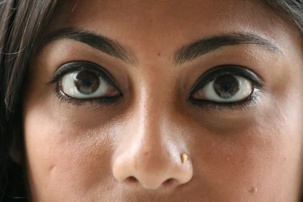 아름 다운 젊은 인도 여자 — 스톡 사진