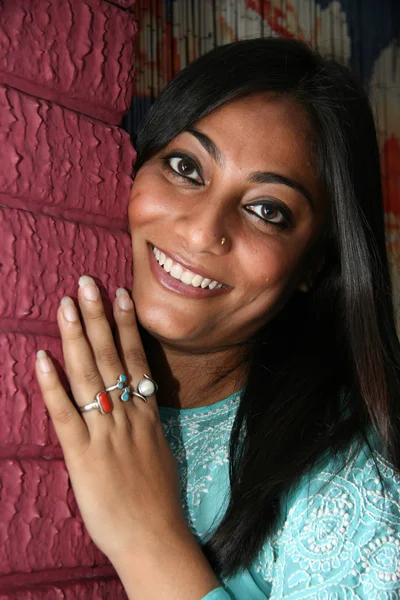 Beautiful Young Indian Lady — Stock Photo, Image