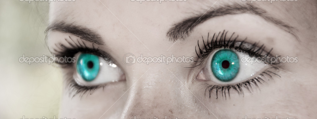 Ojos color turquesa hermoso, femenino — Foto de stock