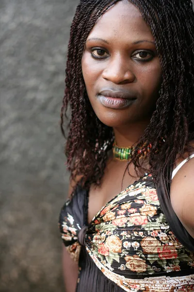 Belle jeune femme africaine — Photo
