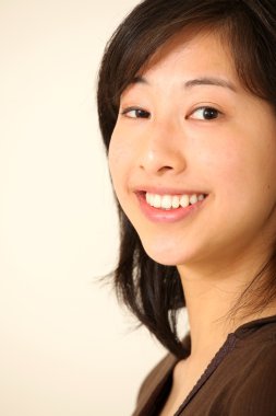 Genç tatlı Asyalı kadın.