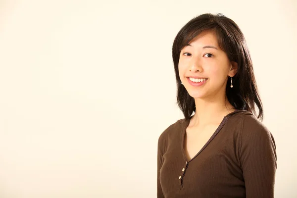 젊고 귀여운 아시아 여자 — 스톡 사진