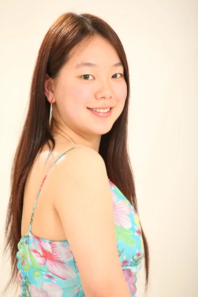 Smuk ung asiatisk kvinde - Stock-foto