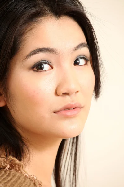 Bella giovane donna asiatica — Foto Stock