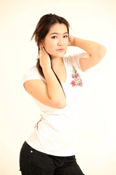 Beautiful Young Asian Woman — Stock Photo, Image