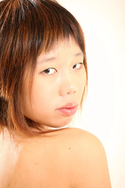 Симпатичная молодая азиатская модель — стоковое фото