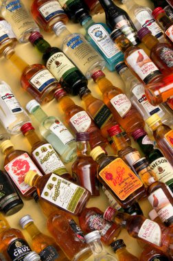 alkol şişeleri mahallesinde Satılık