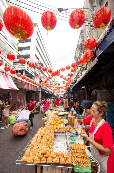 Çin mahallesindeki sokak satıcısı — Stok fotoğraf
