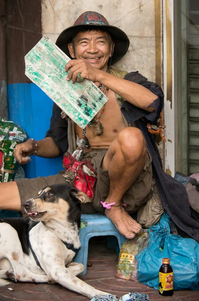 Homeless man on street in Chinatown — Stock Photo, Image