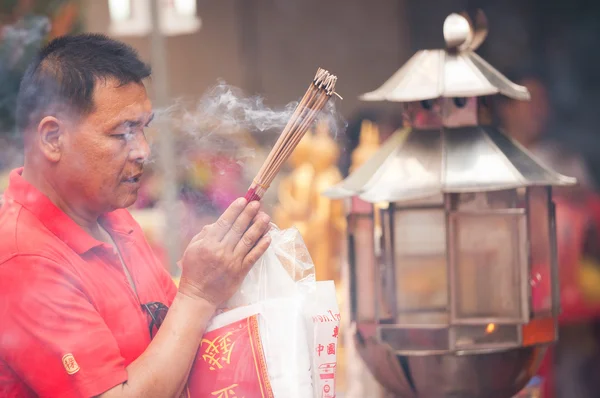 Be på templet i chinatown — Stockfoto