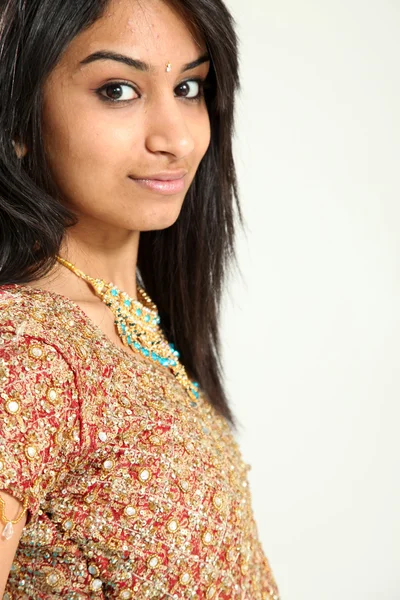 Traditionella vacker indisk kvinna — Stockfoto