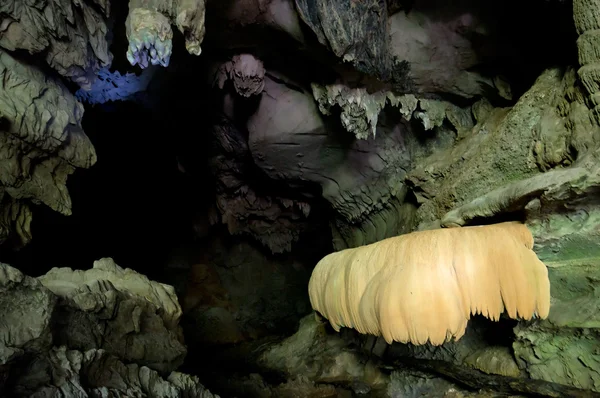 Caverna do Nam Talu - Khao Sok N.P. . — Fotografia de Stock