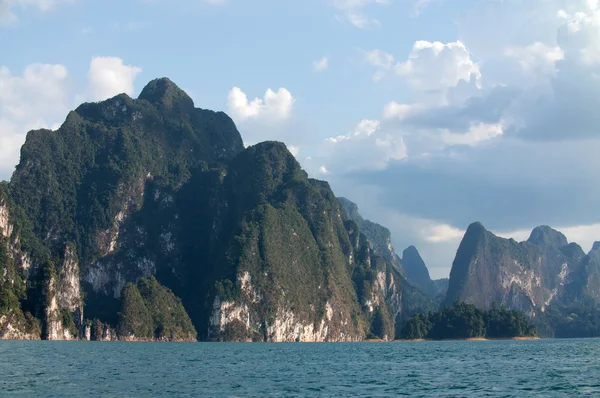 Lago di Chiao Lan - Khao Sok N.P . — Foto Stock