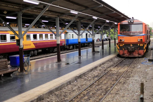 Treno per Phetchaburi, Thailandia — Foto Stock