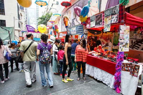 HONG KONG - NOVEMBER 26 2013: The busy LKF Lan Kwai Fong Festival — Stock Photo, Image