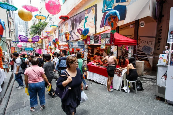 HONG KONG - NOVEMBRO 26 2013: O movimentado LKF Lan Kwai Fong Festival — Fotografia de Stock