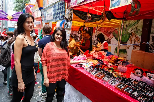 Hong kong - november 26 2013: het drukke lkf lan kwai fong festival — Stockfoto