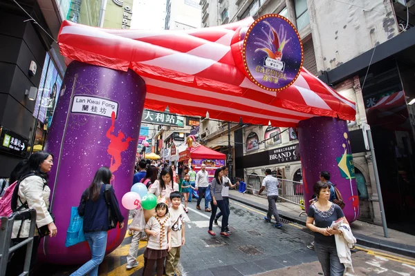 HONG KONG - NOVEMBER 26 2013: The busy LKF Lan Kwai Fong Festival — Stock Photo, Image