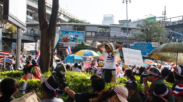 BANGKOK - JANUARY 13 2014: Protesters against the government ral — Stock Photo, Image