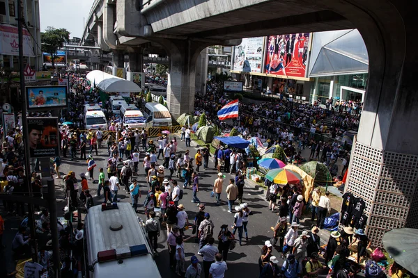 BANGKOK - JANUARY 13 2014: Protesters against the government ral — Stock Photo, Image