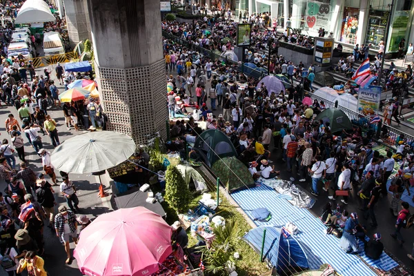 BANGKOK - JANUARY 13 2014: Protesters against the government ral — Stock Photo, Image