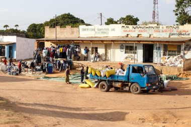Yerel halkın günlük hayatı hakkında gitmek