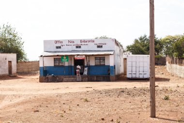 Yerel halkın günlük hayatı hakkında gitmek