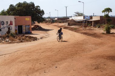 Yerel halkın günlük hayatı hakkında gitmek